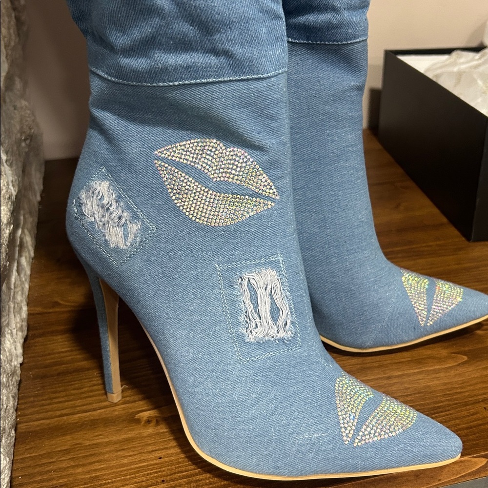 Barlan thigh-high blue distressed denim boots rhinestone lips. NIB size 7.5 - Picture 2 of 7